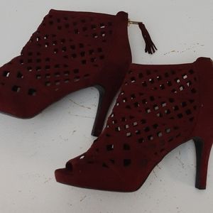 Size 12 wide burgundy shoes